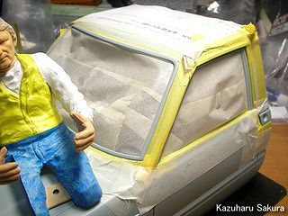 タミヤ ハイラックス・ハイリフト製作記 ～ ガラスの淵を塗装する前のマスキング